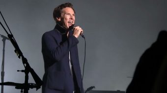 Benedict Cumberbatch śpiewa utwór Pink Floyd na koncercie. Fani zwariowali!