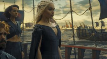 Daenerys w zimnej krainie. Zobaczcie, jak Emilia Clarke walczy z wiatrem na planie 