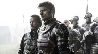 Jaime Lannister ostrzega przed katastrofą ekologiczną w zabawnym teledysku. Jest też polski wątek!