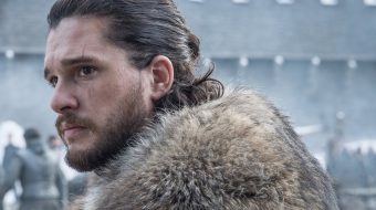 Kit Harington słucha teorii na temat finału 