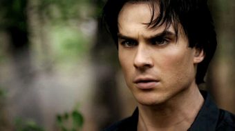 Ian Somerhalder wypił trzy kieliszki wina, wziął nożyczki i… tak powstała ta dziwna fryzura