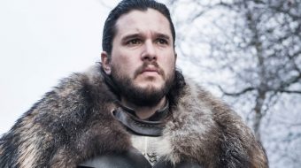 O mały włos, a Kit Harington zostałby Nieskalanym. Aktor opowiada o lataniu na smoku i tej ważnej scenie