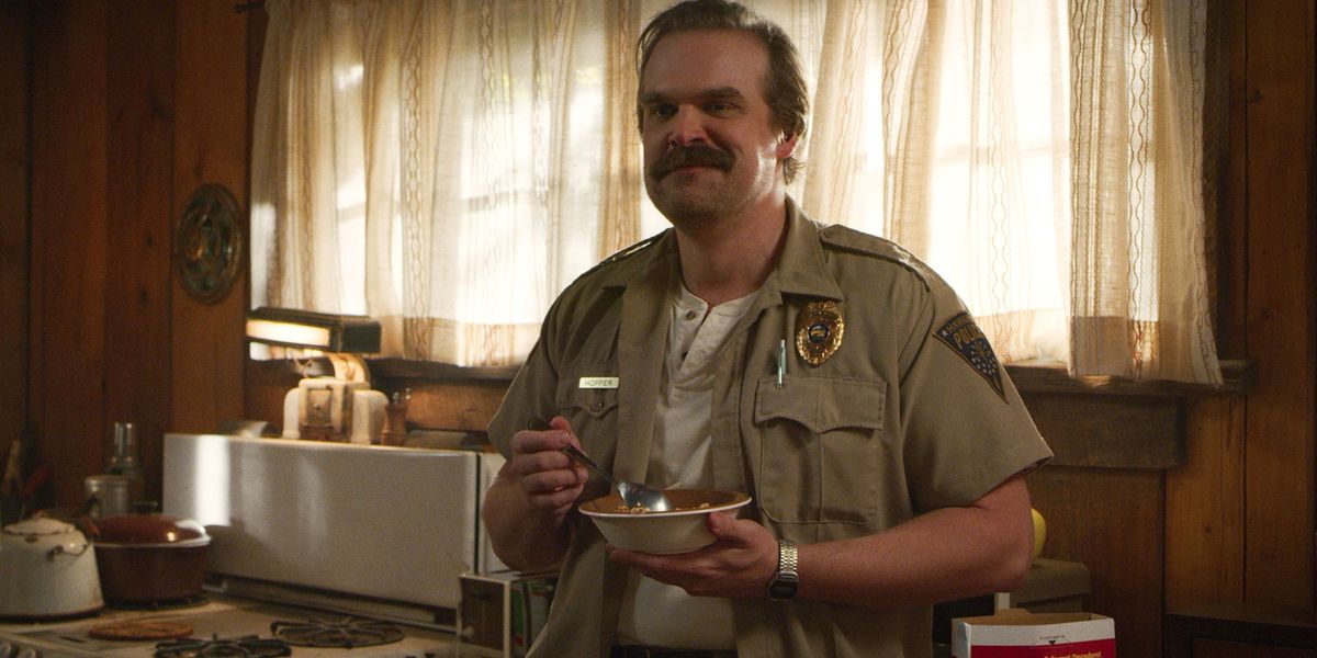 stranger things sezon 4 hopper przeszłość