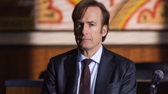 10 newsów na środę: Bob Odenkirk w szpitalu, Regé-Jean Page jako nowy Święty, plakat 5. serii 