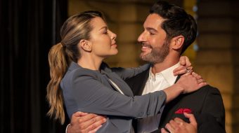 Latający Tom Ellis na nowym zdjęciu zza kulis 6. sezonu 