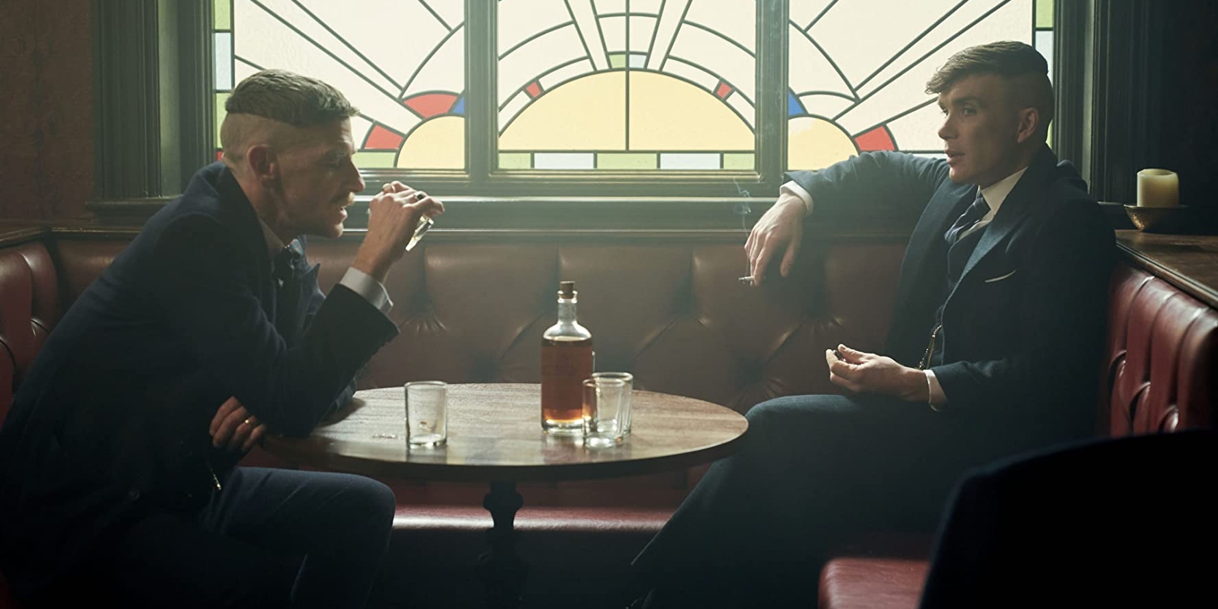 8 newsów na piątek: Nowy serial twórcy "Peaky Blinders", zwiastuny "Kaosu", "Fight Night" i nie tylko