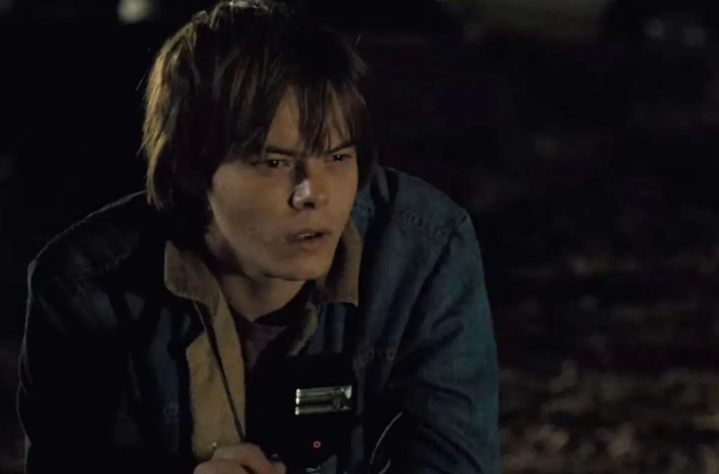 Stranger Things Jonathan poprawiona scena