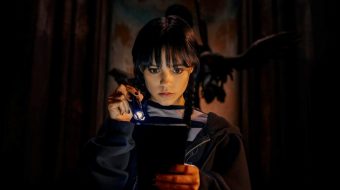 Jenna Ortega i Tim Burton zapraszają za kulisy 2. sezonu 