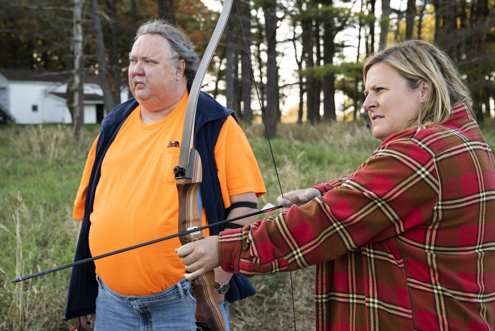 ktoś gdzieś sezon 2 Mike Hagerty śmierć bridget everett