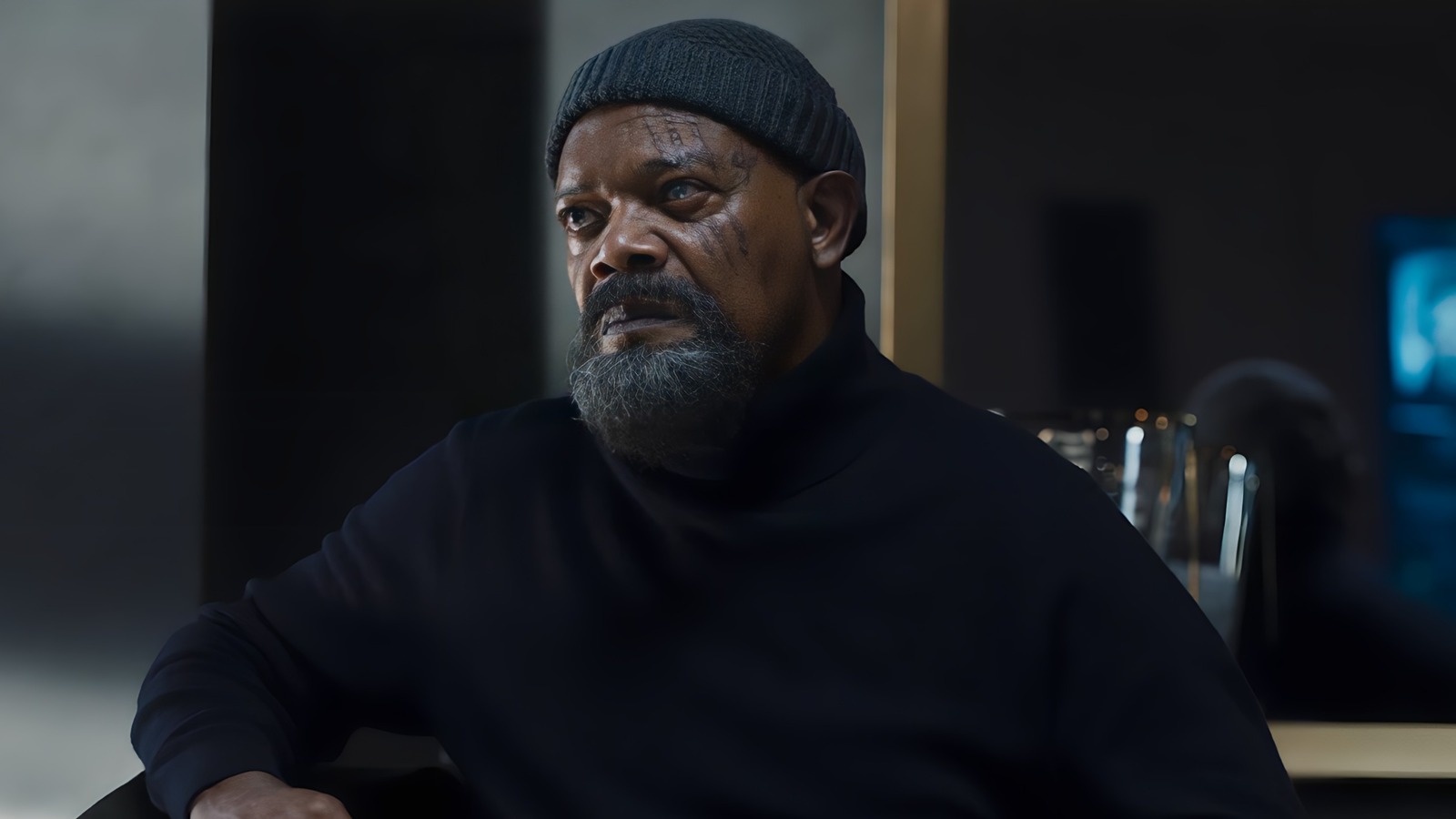 tajna inwazja nick fury czemu nie nosi opaski