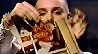 Ten występ Sinéad O’Connor z SNL wstrząsnął kiedyś całą Polską. Zobaczcie, jak podarła zdjęcie papieża