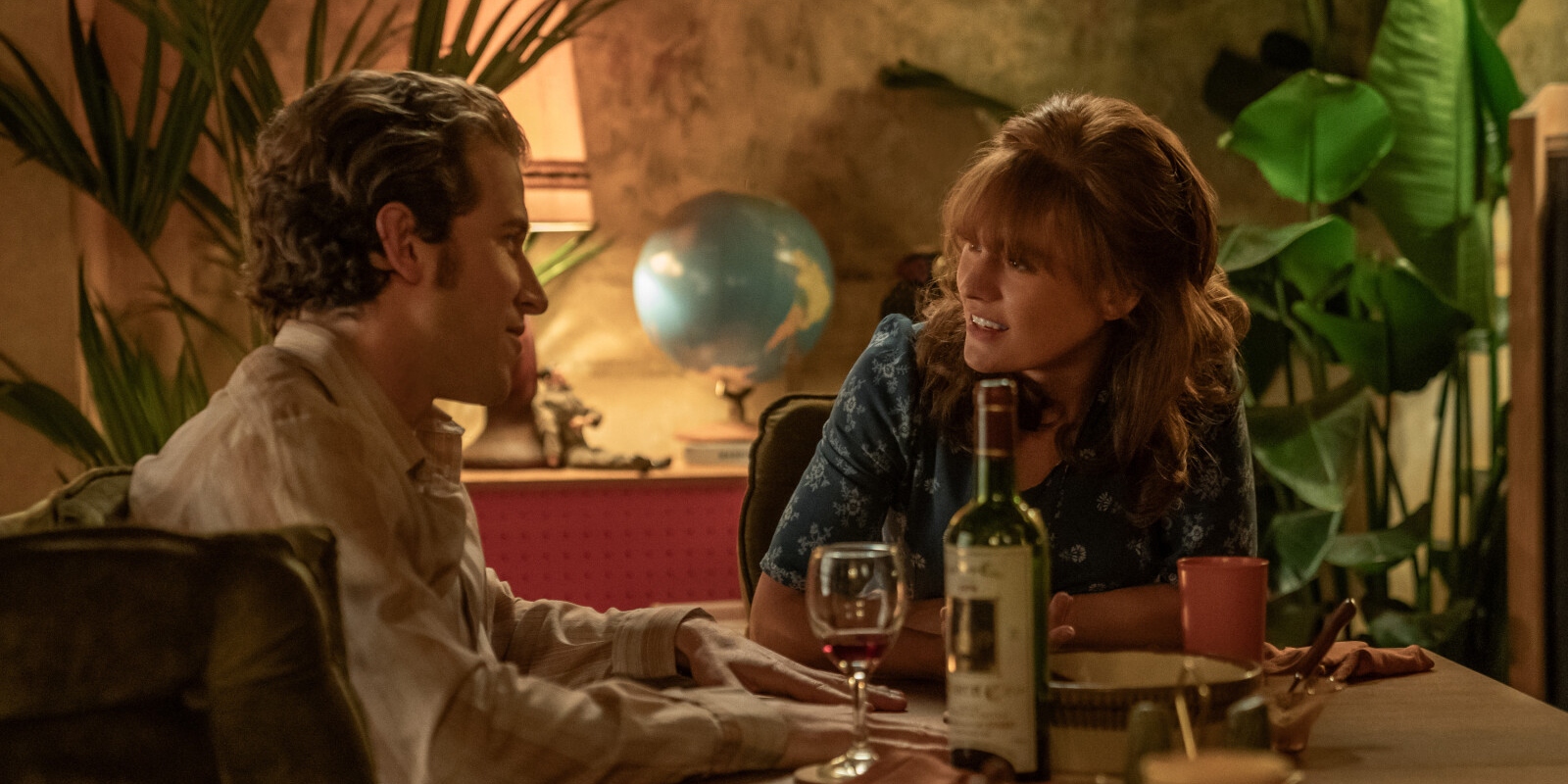 "Outlander" zaskoczył widzów mocnym twistem pod koniec sezonu 7A. "Żadne czasy nie są bezpieczne"