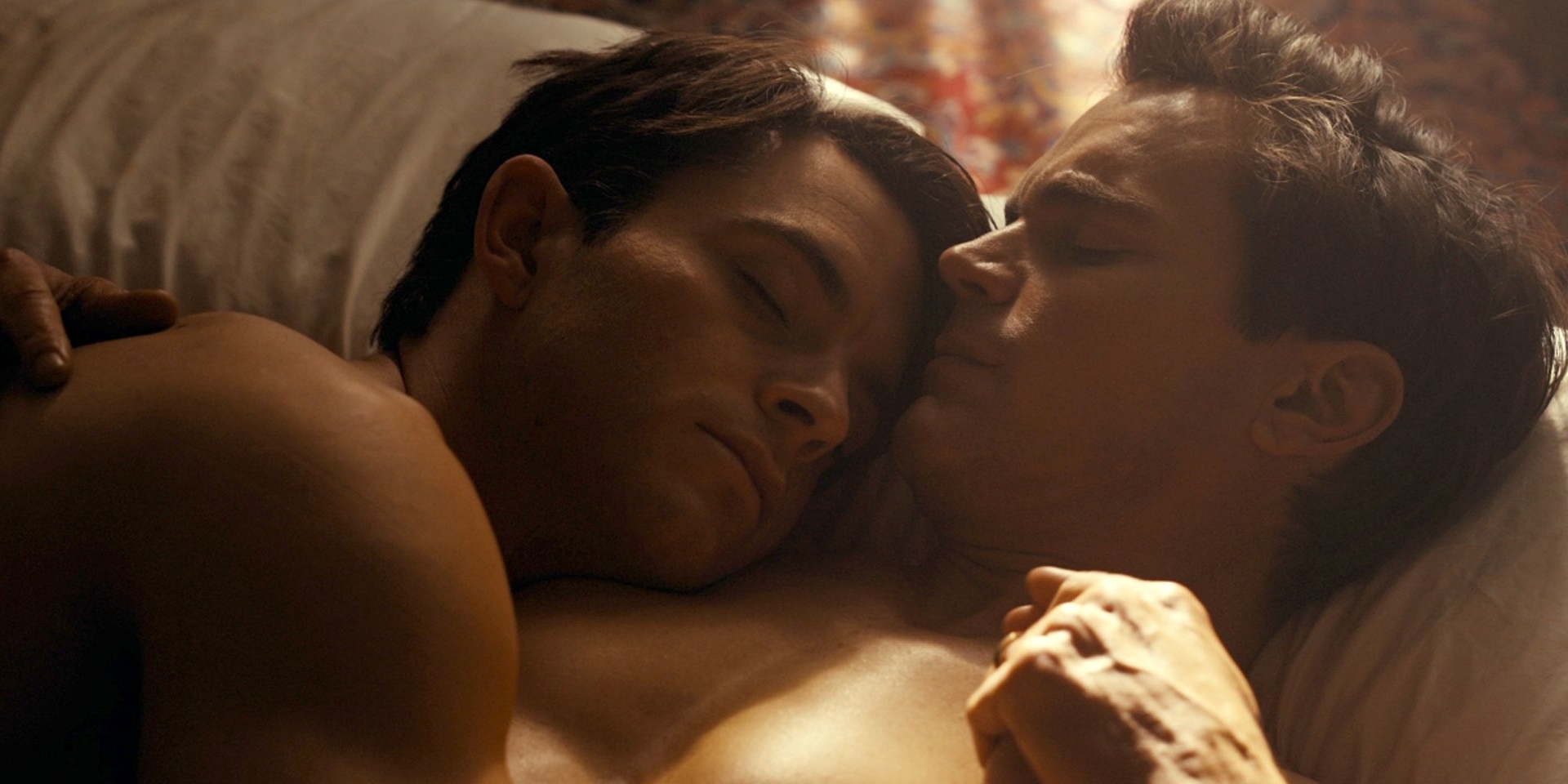 Sceny seksu w "Fellow Travelers" jak "dialog między ciałami". Jonathan Bailey opowiada o kulisach zdjęć