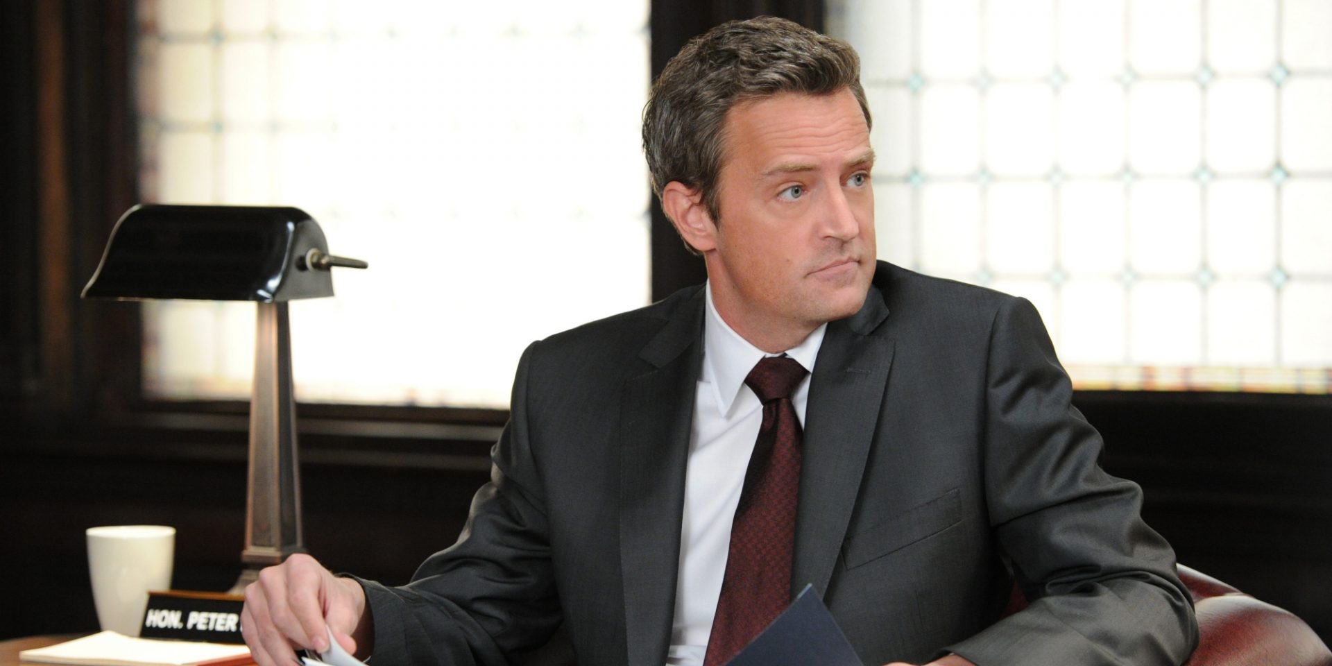 Na co zmarł Matthew Perry? Raport koronera wskazuje przyczynę śmierci gwiazdora "Przyjaciół"