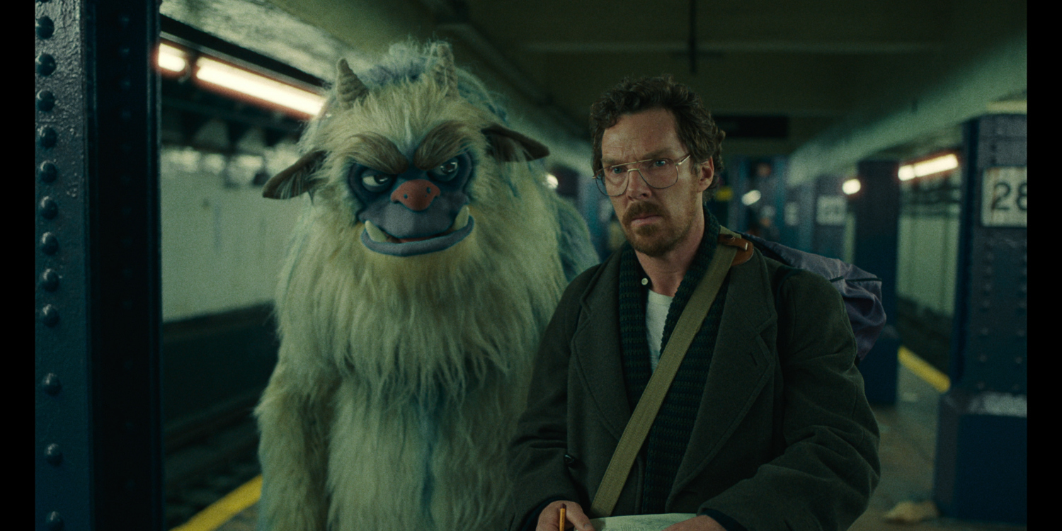 "Eric" wrzuca Benedicta Cumberbatcha w świat pełen potworów – recenzja miniserialu Netfliksa