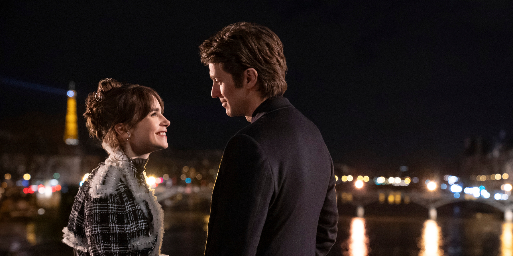 "Emily w Paryżu" w 4. sezonie jest jak wczorajszy croissant – recenzja pierwszej części nowej serii