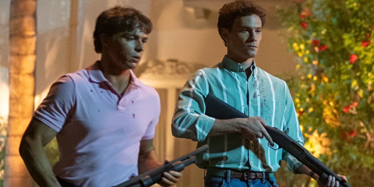 "Potwory" to "groteskowa szokodrama" i "obrzydliwy, fobiczny koszmar". Rodzina Menendezów miażdży serial