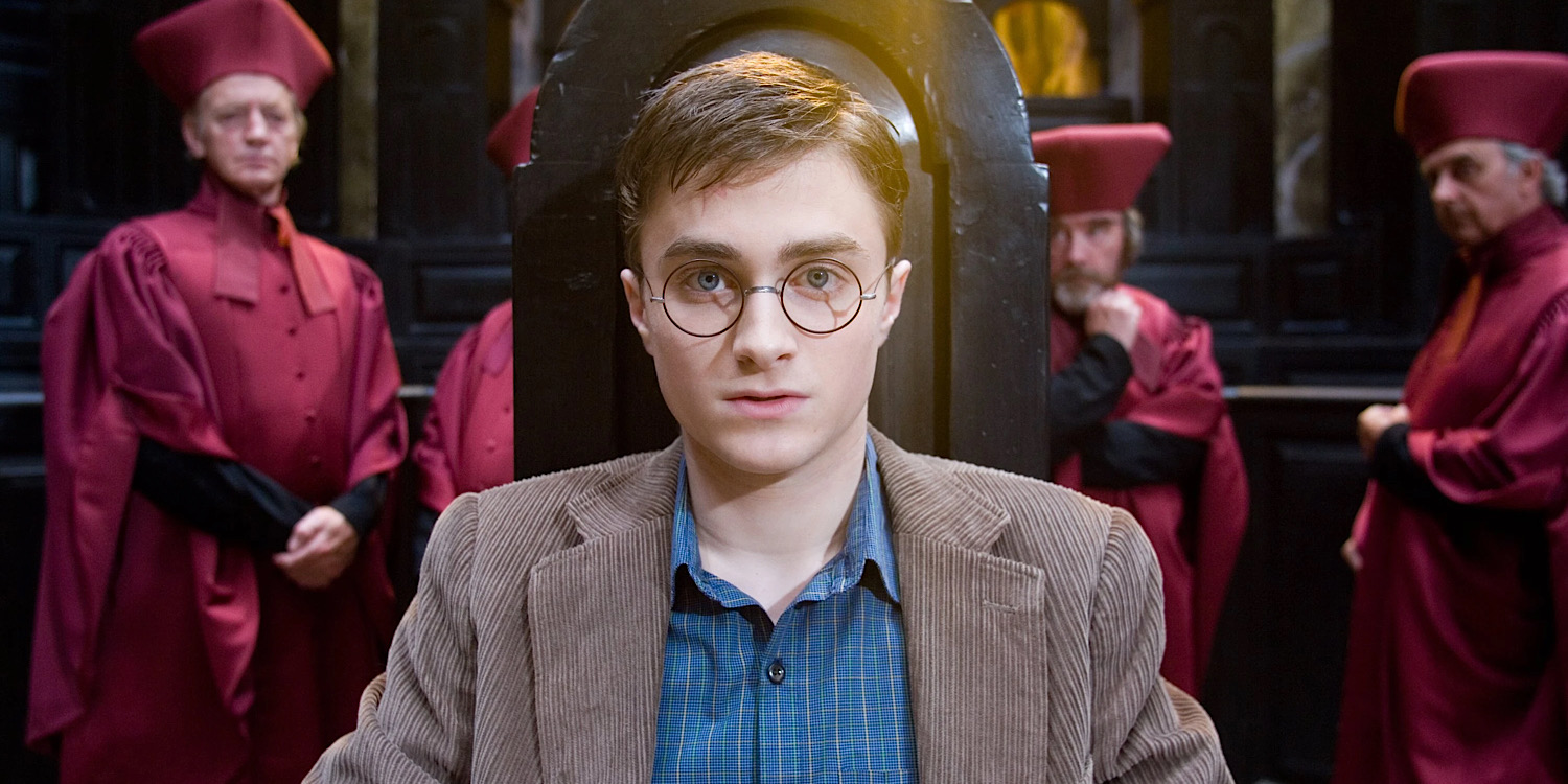 "Harry Potter" – gwiazda "Bridgertonów" ostro uderza w serial HBO. "Nie tknęłabym nawet kijem"
