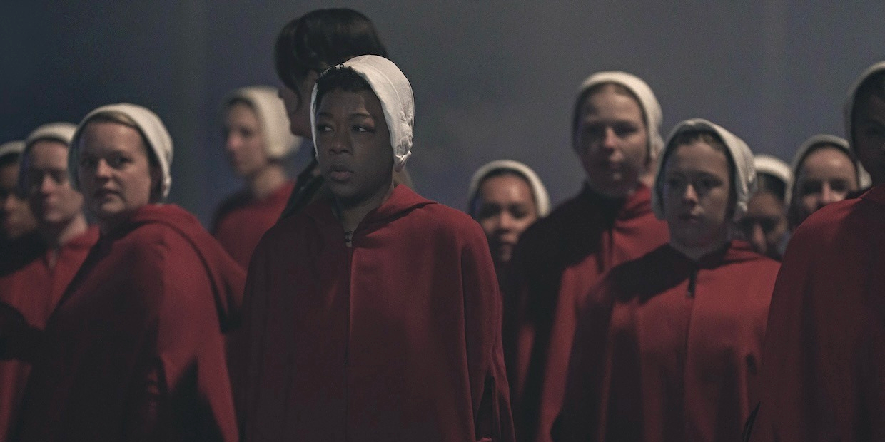 Taylor Swift debiutuje w 6. sezonie "Opowieści podręcznej". Czemu ta scena z 9. odcinka jest tak ważna?