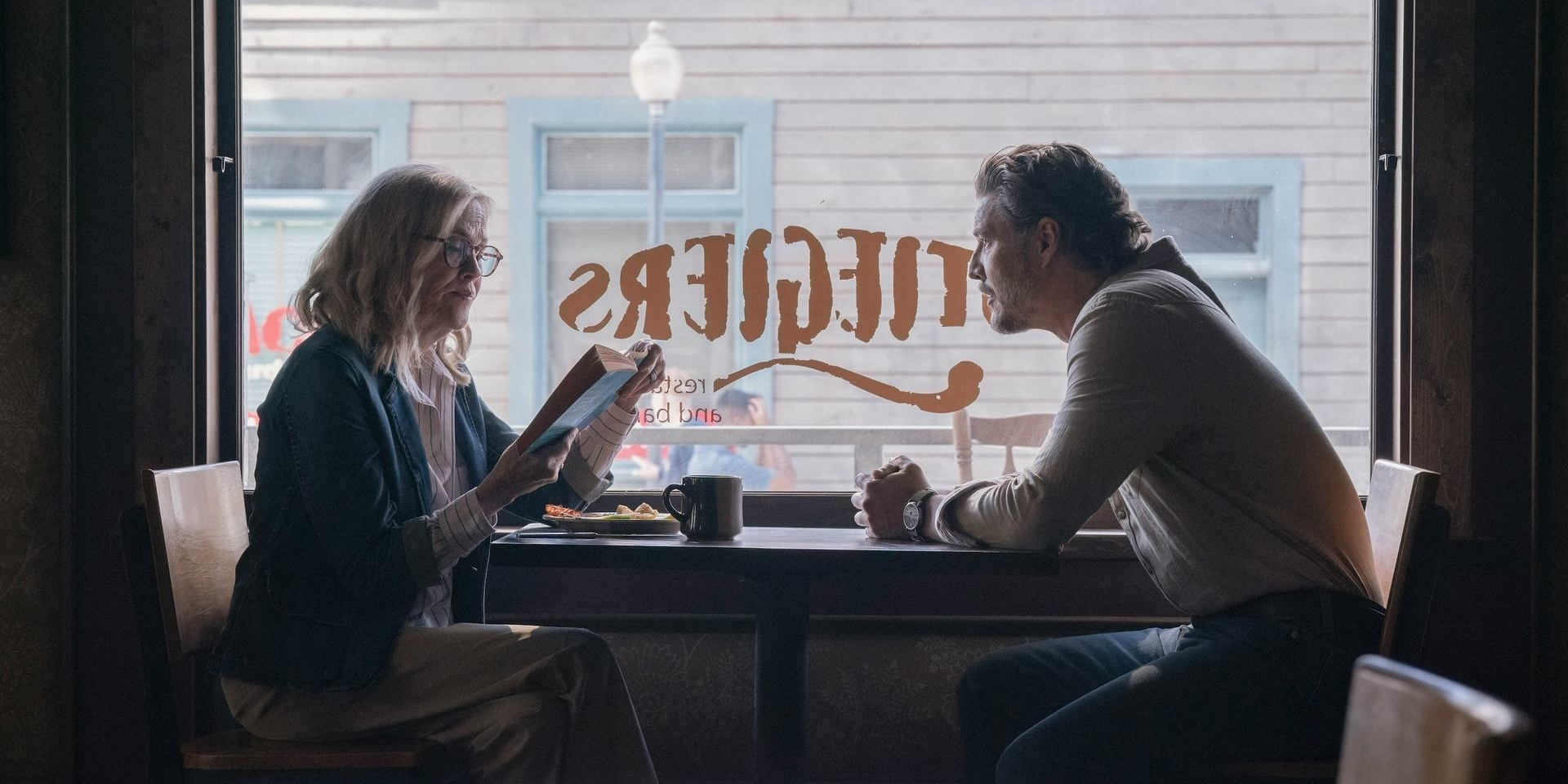 Jaką książkę czyta Gail w 6. odcinku 2. sezonu "The Last of Us"? Twórca wyjaśnia intrygujący easter egg