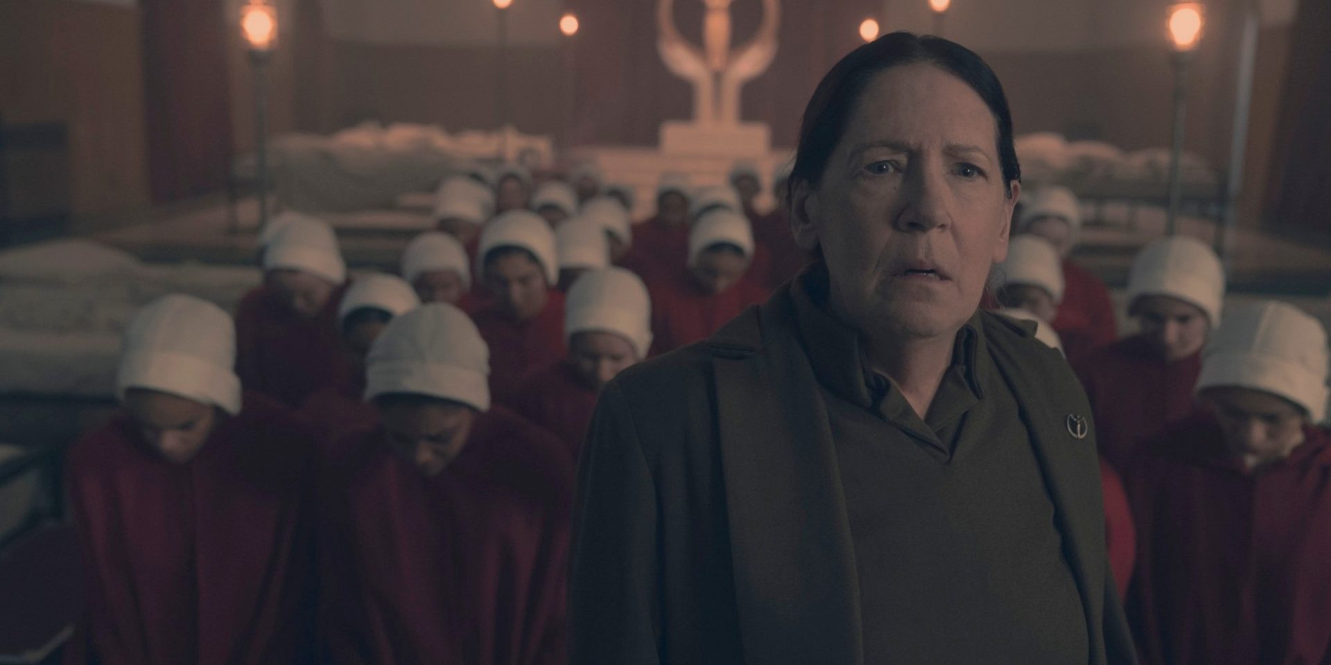 "Testamenty" – ta postać z "Opowieści podręcznej" wróci w spin-offie. Showrunner mówi, jak się zmieni