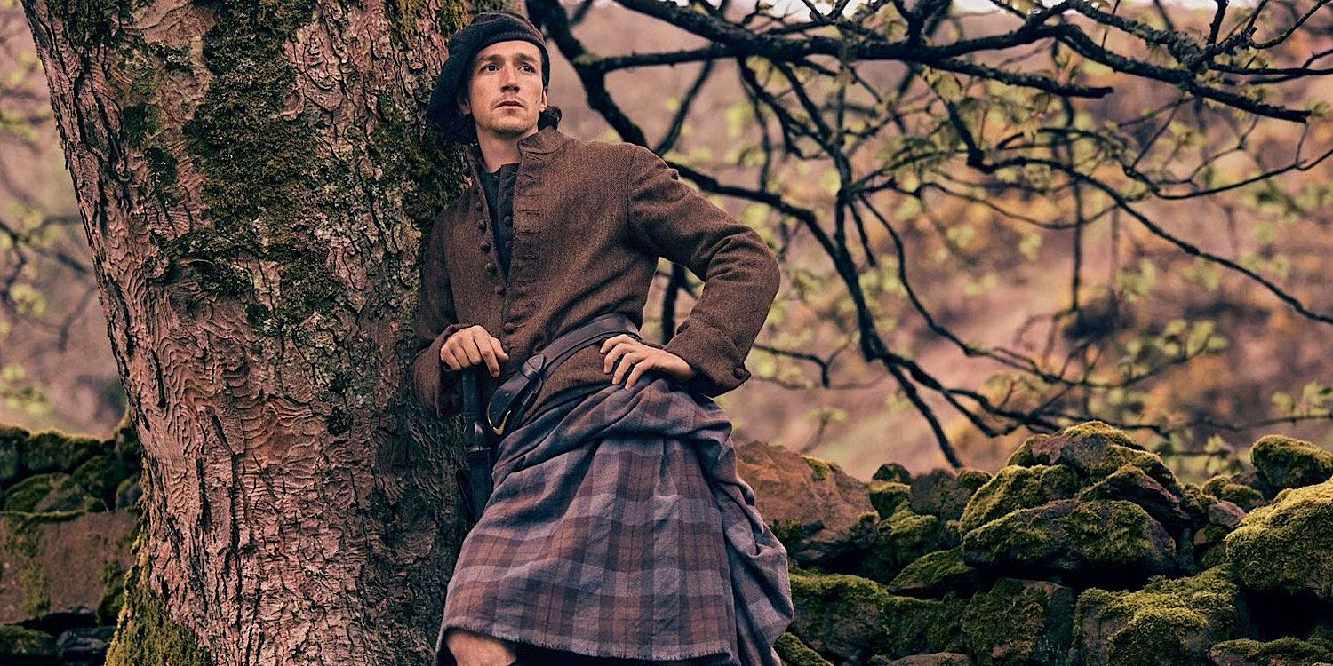 "Outlander: Krew z krwi" sprytnie zapowiada przyszły romans. Zauważyliście uroczy moment tej dwójki?