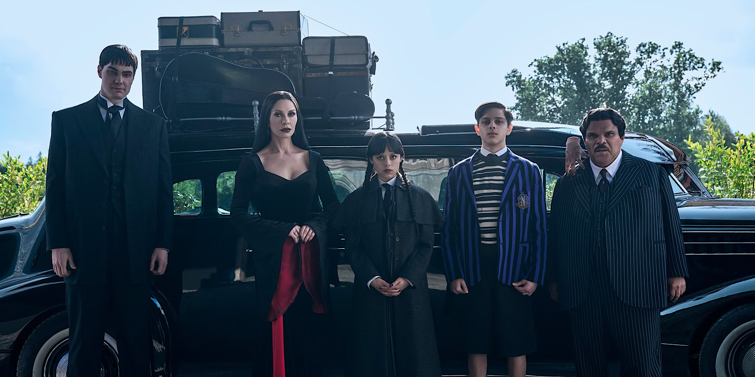 Tę postać w okresie 2 "Wednesday" zagrał nowy aktor i nikt nie zauważył. Wyjaśniamy, skąd zmiana