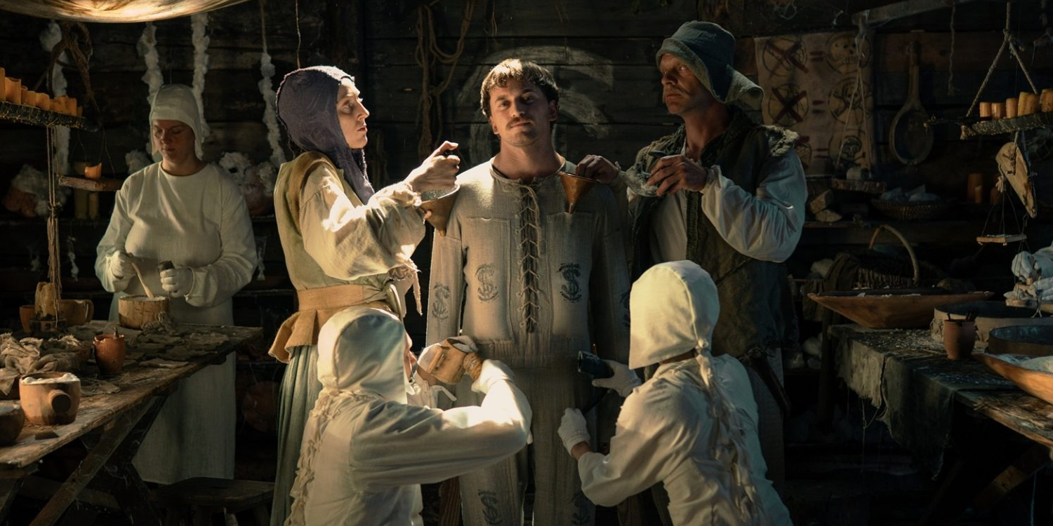 Jak wygląda dzień z życia statysty na planie serialu "1670"? Te dziewczyny nagrały o tym świetny filmik