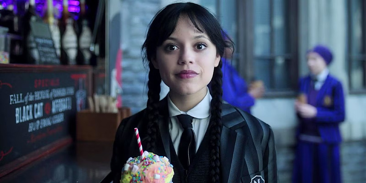 "Wednesday" – skąd pomysł na pokręconą zamianę ciał w 2. sezonie? To nawiązanie do kultowego filmu