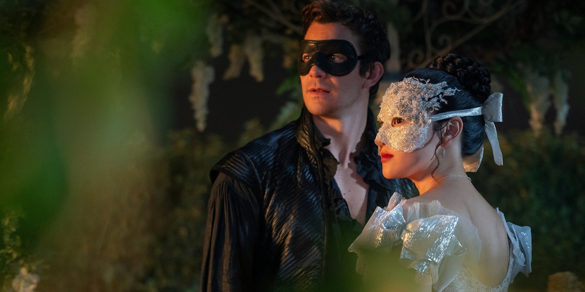 "Bridgertonowie" – kiedy premiera sezonu 4? Jest już oficjalna data i teaser. Zapraszamy na maskaradę