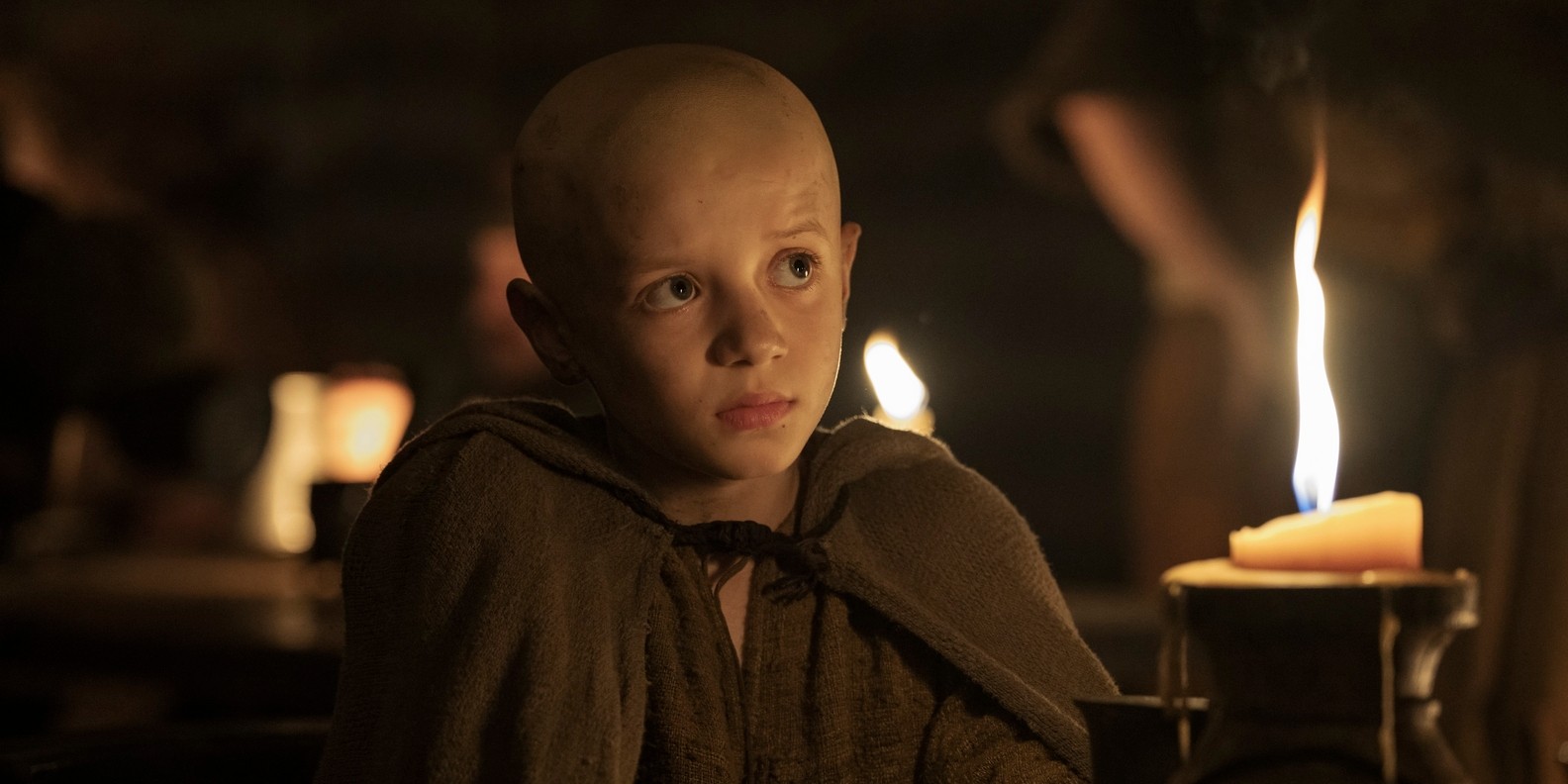 "Rycerz Siedmiu Królestw" – serialowy Jajo zdradza nam kulisy ogolenia głowy. Zobaczcie wideo zza kulis