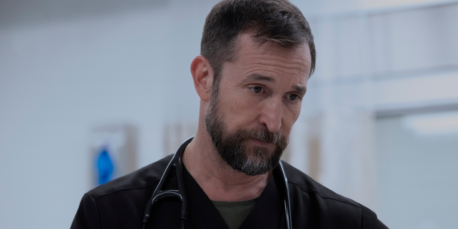 "The Pitt" – co tak naprawdę skrywa motocyklowy urlop dr. Robby’ego z 2. sezonu? Noah Wyle wyjaśnia