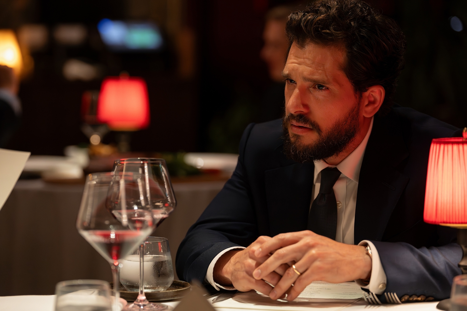 Kit Harington szczerze o traumach Henry’ego z "Branży". "Jest tam wiele z mojego własnego życia"