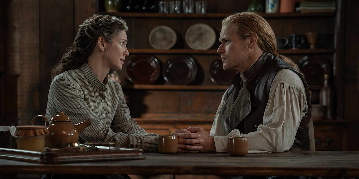 "Outlander" – Jamie i Claire na nowych fotkach z 8. sezonu. Czy para umknie smutnemu przeznaczeniu?