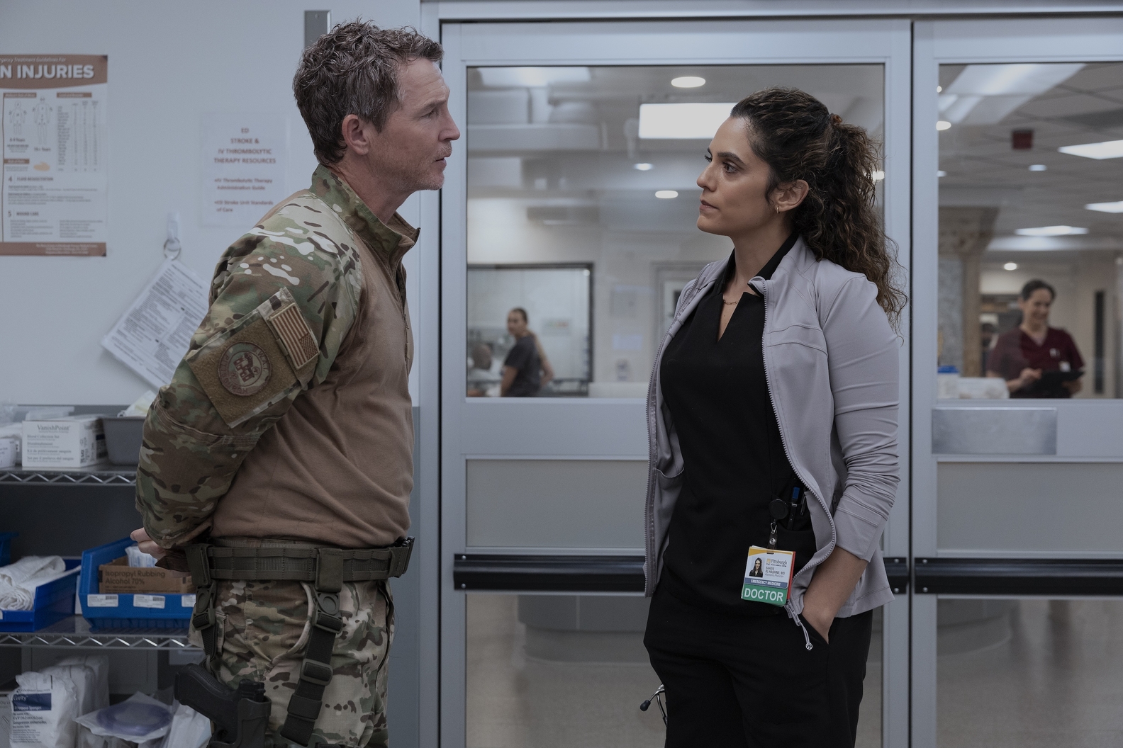 7. odcinek 2. sezonu "The Pitt" zdradził, co się dzieje z dr Al-Hashimi. Czy chodzi o to brutalne wydarzenie?