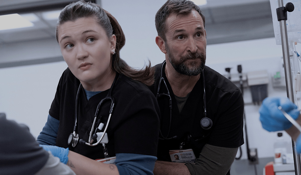 "The Pitt" – co takiego skrywa Santos? Twórca serialu wyjaśnia, o co chodziło w tej scenie – i z jej bliznami