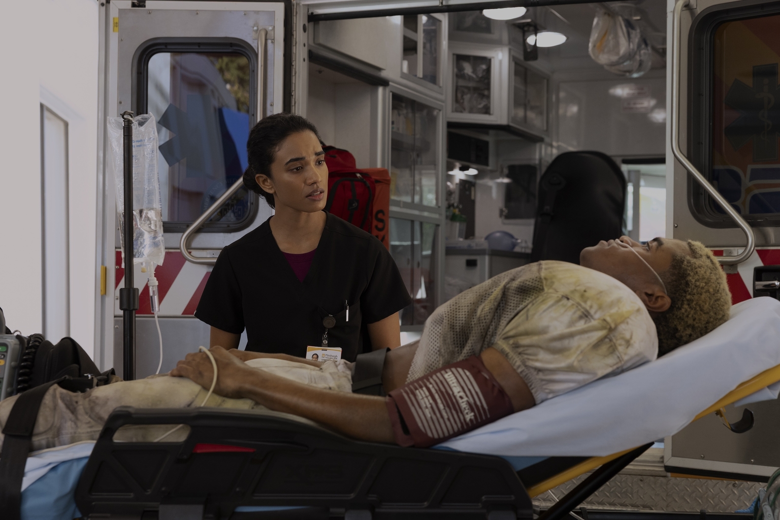 "The Pitt" to nostalgia za oldskulową telewizją? Twórcy hitu wyjaśniają nam, gdzie tkwi jego sukces