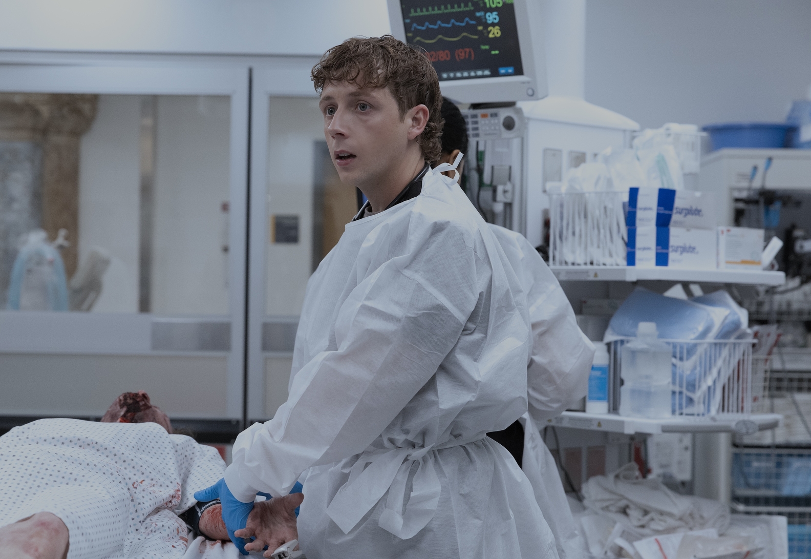 Ten wątek z 2. sezonu "The Pitt" jest na ustach wszystkich. Twórcy mówią, jakie zagrożenia niesie