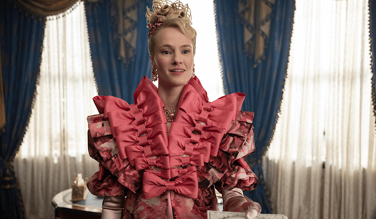 "Bridgertonowie" – tej sceny zabrakło w 4. sezonie. Gwiazdy serialu też żałują, iż jej nie zobaczyliśmy