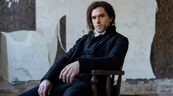 Gwiazda 'Gry o tron' trafi do czasów francuskiej rewolucji. Idzie adaptacja wielkiego klasyka – są fotki