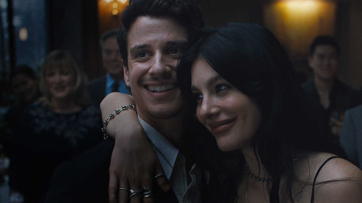 "Tu zdarzy się coś strasznego" to nieprzewidywalny horror z Camilą Morrone – recenzja serialu Netfliksa