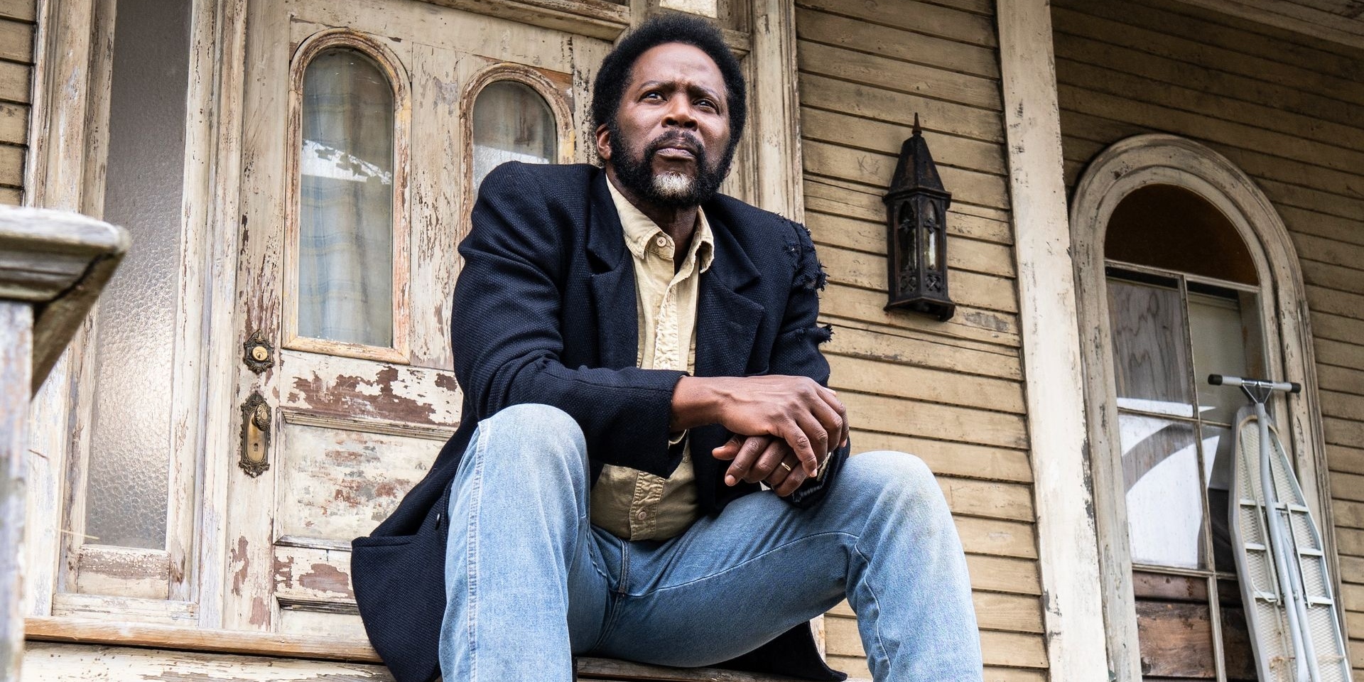 "Stamtąd" – fani serialu przez cały czas w szoku, iż 5. sezon to już koniec. Twórca zdradza, czemu tak musiało być