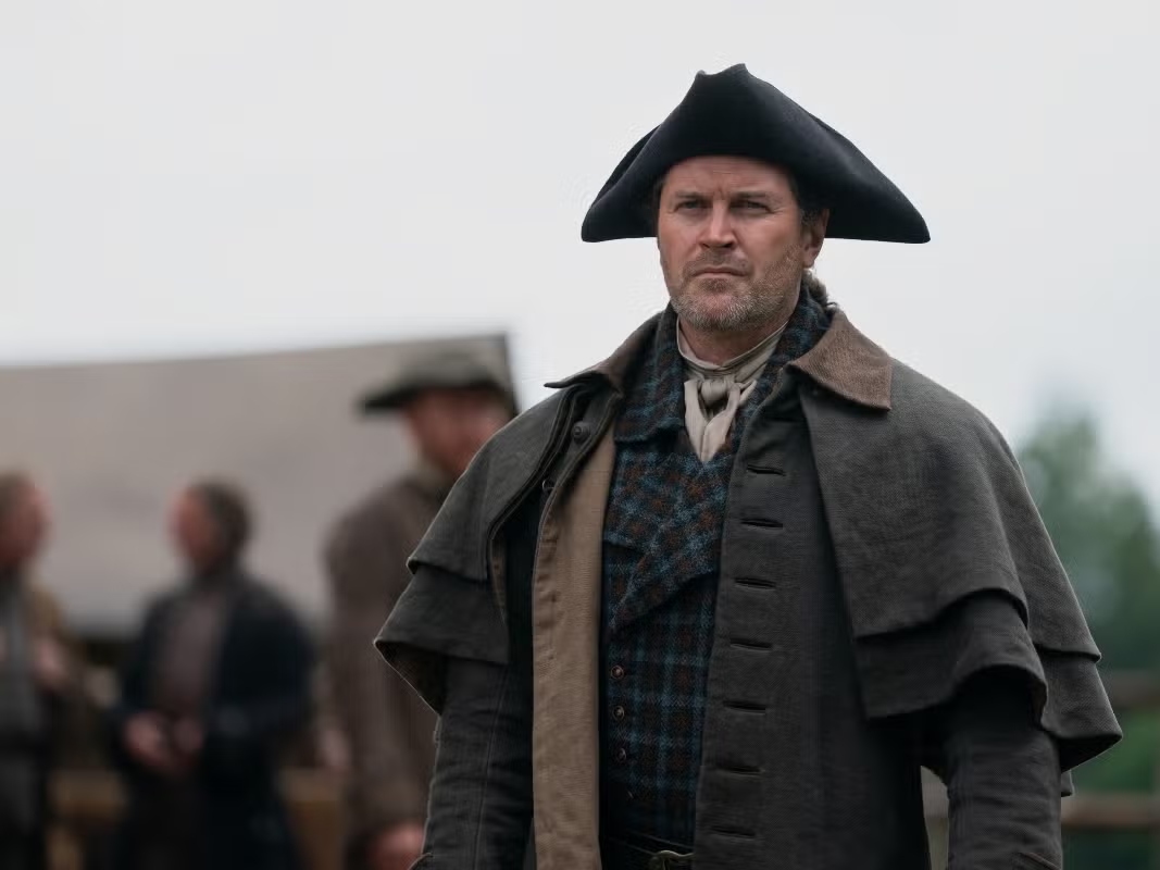 "Outlander" – co dalej z tą postacią i czy Jamie jest bezpieczny? Wyjaśniamy pojedynek z 5. odcinka