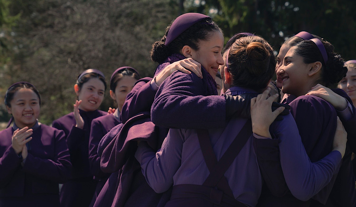 "Testamenty" – kiedy kolejne odcinki na Disney+? Pełna rozpiska kontynuacji "Opowieści podręcznej"