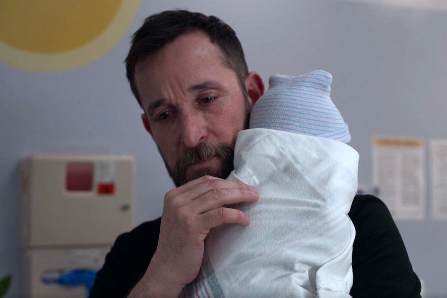 Co oznacza scena Robby’ego z dzieckiem z finału 2. sezonu "The Pitt"? Twórca serialu wyjaśnia co dalej