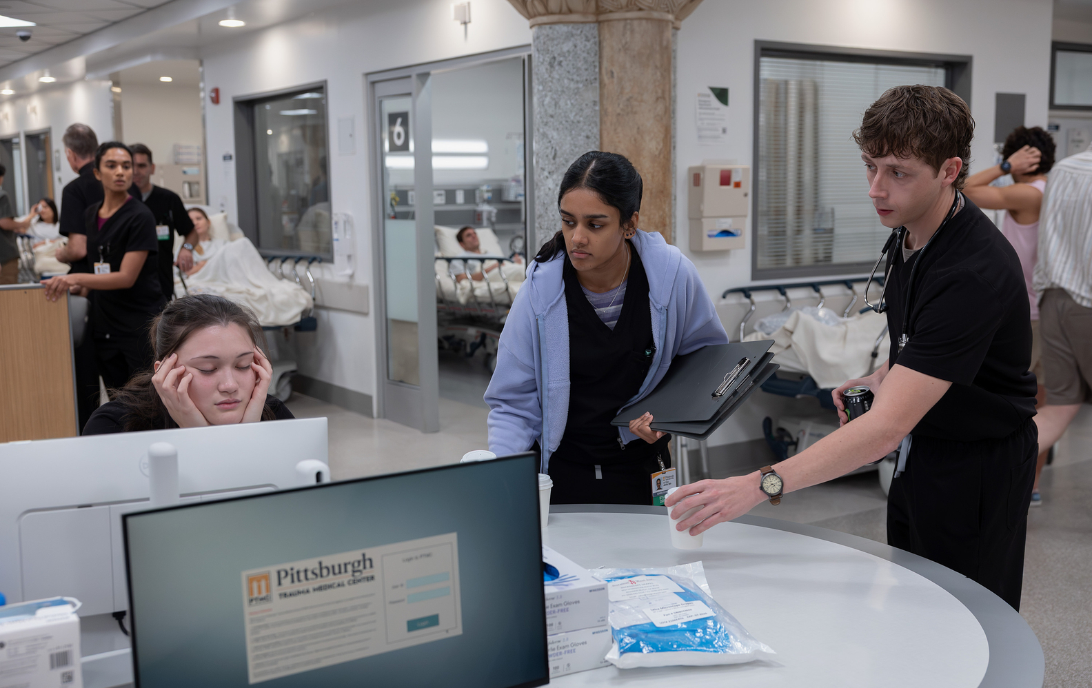 Kto wróci w 3. sezonie "The Pitt"? Występy tych postaci są już potwierdzone – a kogo zabraknie?