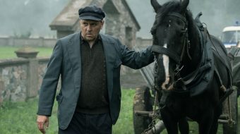 "Wśród nocnej ciszy" – serial HBO od Jana Holoubka wstrząśnie Polską. Obsada ugina się od gwiazd
